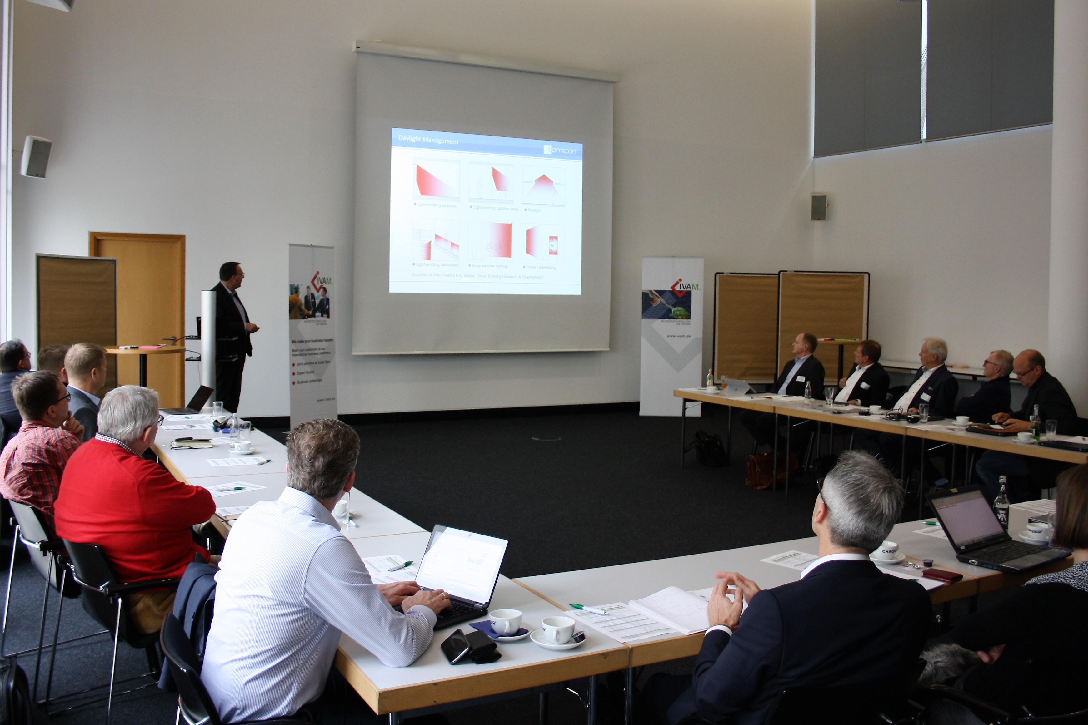 Smart Home, Smart Living, Intelligent Building and AAL: network meeting between Universal Home and IVAM highlights the potential for using high-tech components