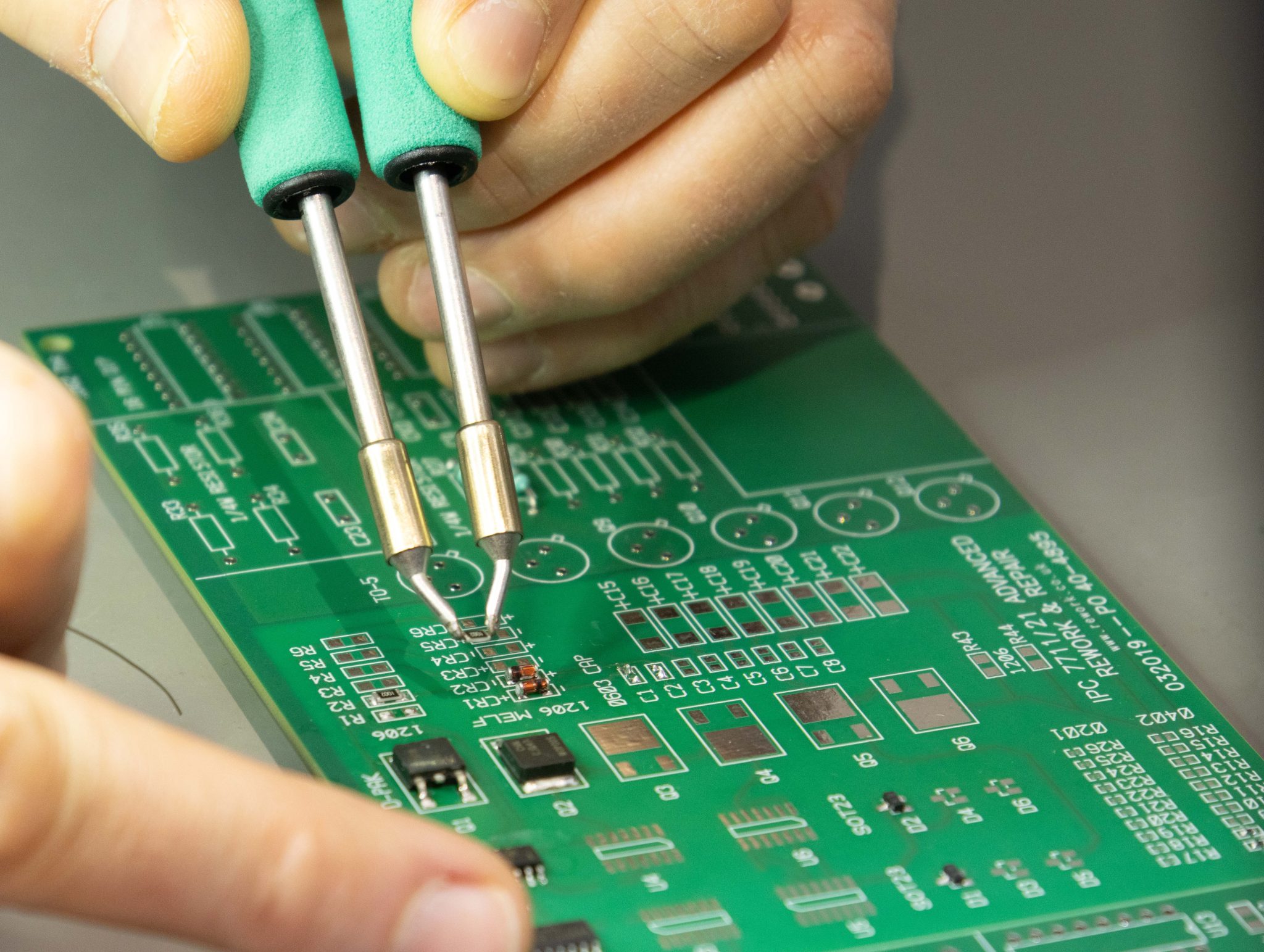 Manufacturing Rework Technology Guide to basics of SMD rework from A.R.T. designed to help improve ...