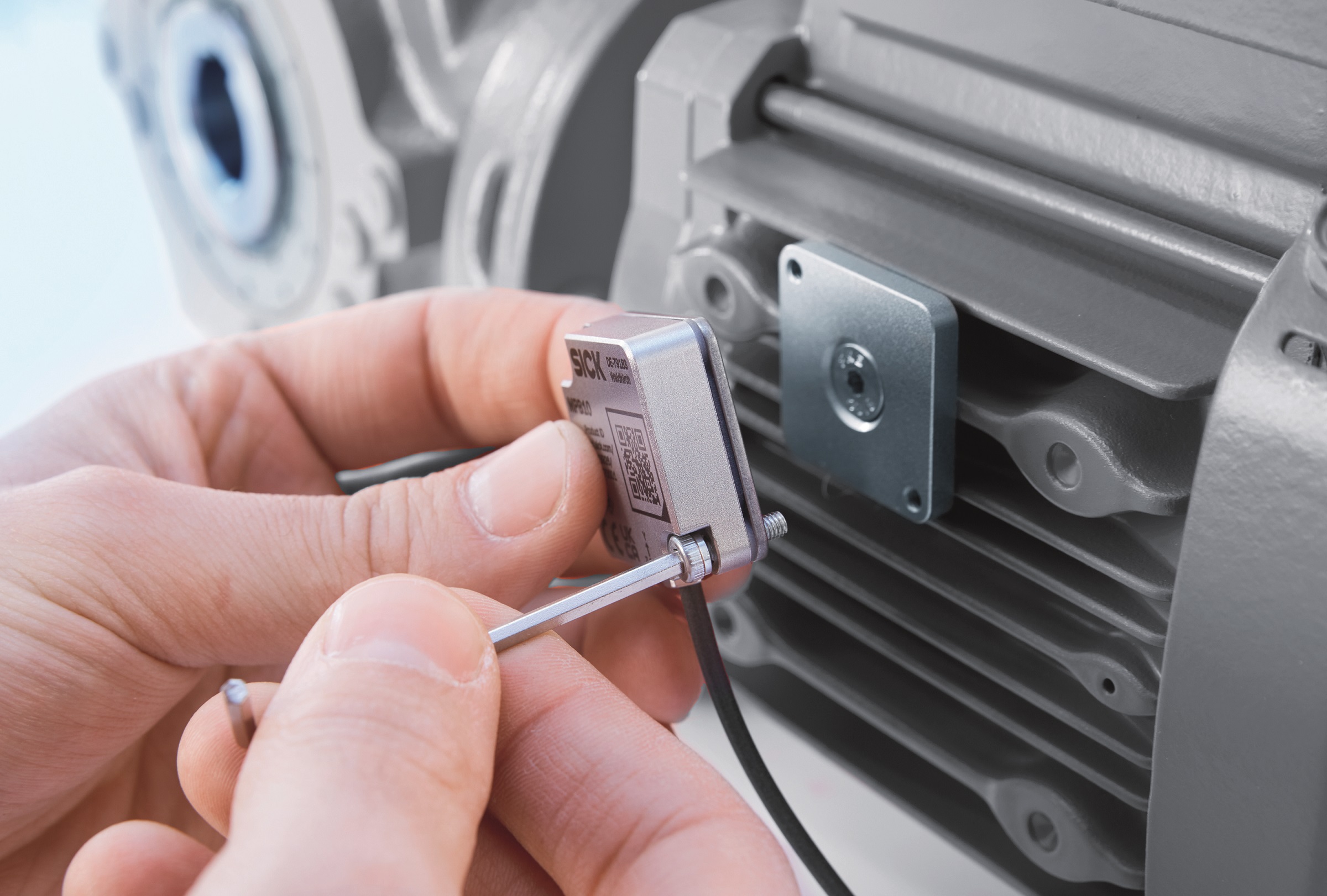 SICK’s MPB10 sensor bolts-on for continuous condition monitoring - CIE
